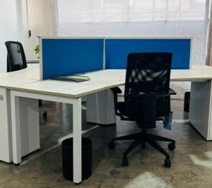 Hot desking cluster. 3 Way American washed wood. Dividers included. Pedestal and drawers included.Mini book shelve, aluminium legs.cable holes included.10SETS AVAILABLE. EXCLUDES CHAIRS.