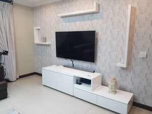 BE8000 TV Stand